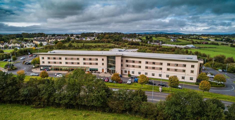 Hotel for 2 people, with Hot tub and Garden as well as Children pool and Pool in Claremorris