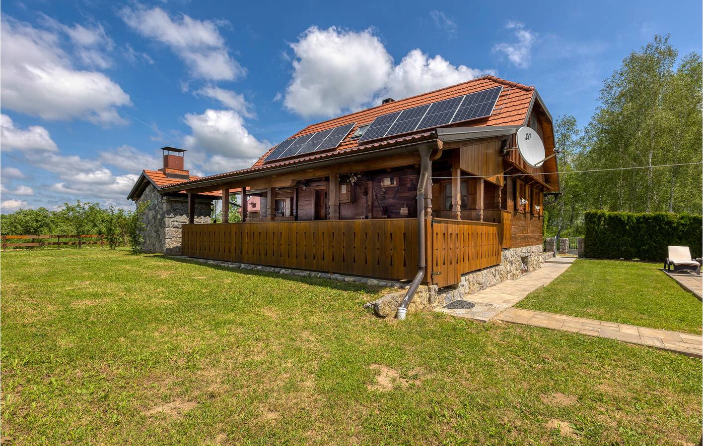 Casa de vacaciones para 8 personas con jardín in Gospić, Condado de Lika-Senj