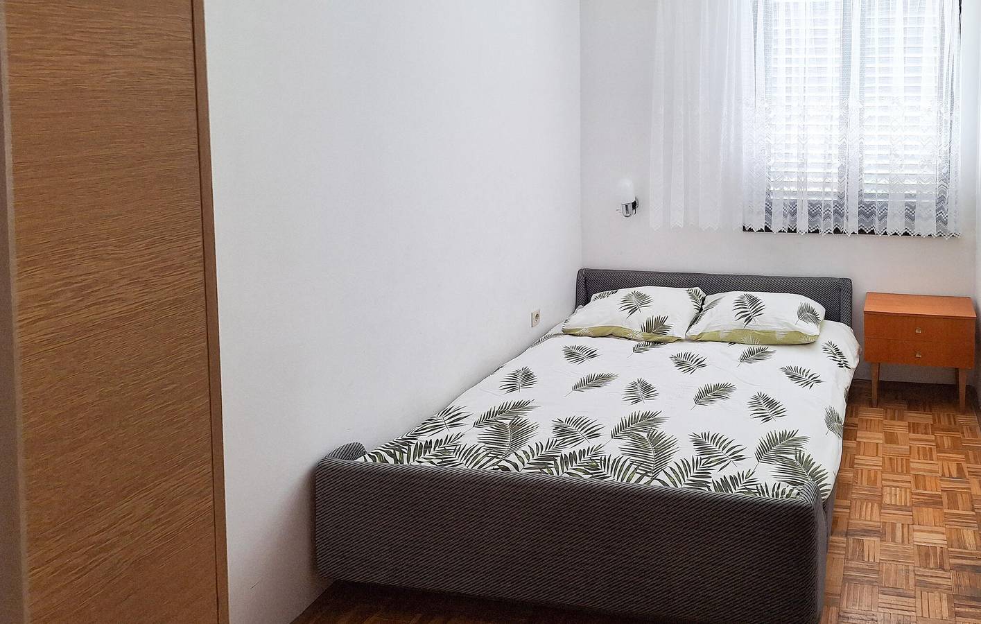 Ganze Ferienwohnung, Apartment mit Panoramablick und Terrasse – 2 km vom Strand entfernt, WLAN und Klimaanlage inklusive in Novi Vinodolski, Primorje-Gorski Kotar