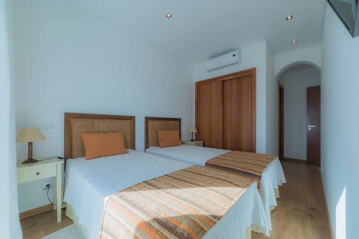 Location de vacances pour 6 personnes, avec jardin et piscine dans Estoi - 2