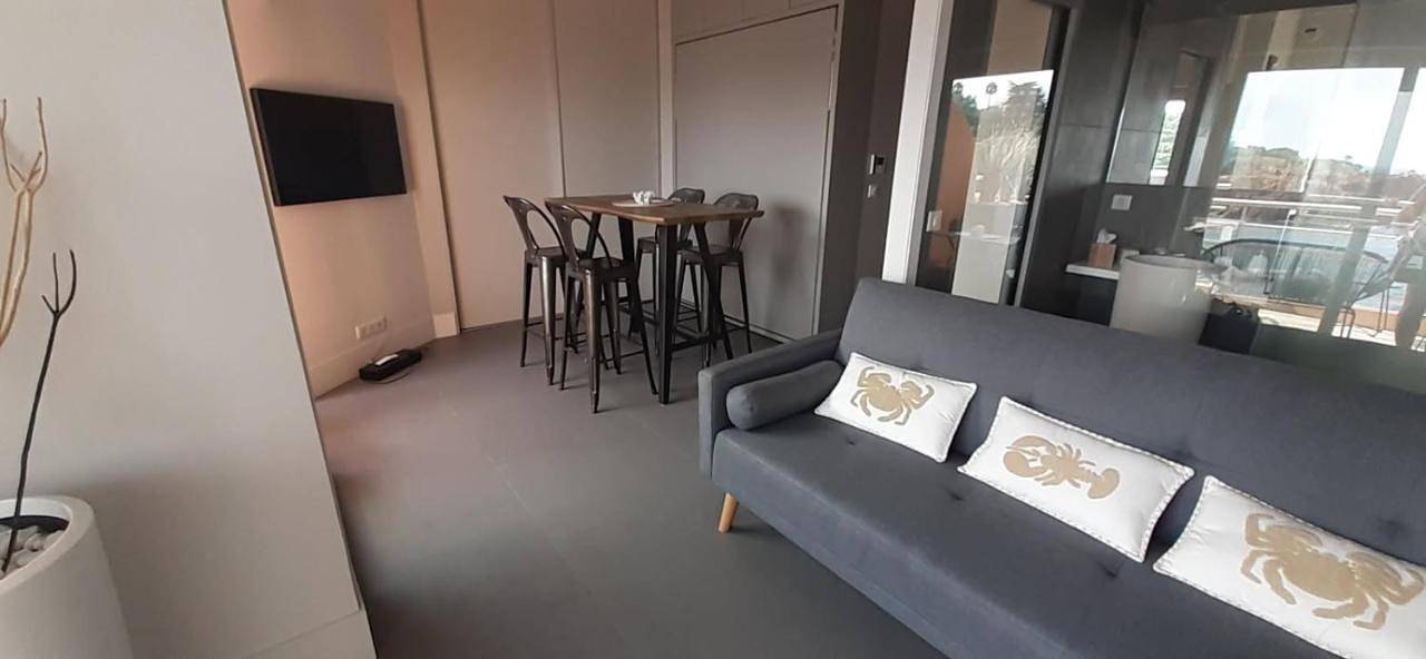 Appartement entier, Un balcon sur la mer in Le Trayas, Côte méditerranéenne (France)