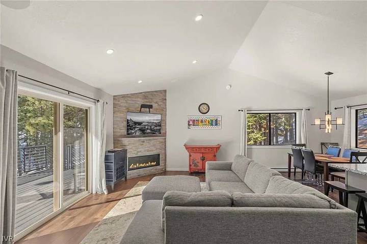 Lake house for 7 people, with balcony and lake view, kid friendly by Lake Tahoe