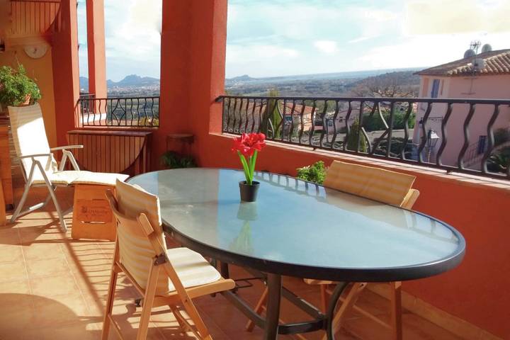 Gîte pour 4 personnes, avec piscine, adapté aux familles