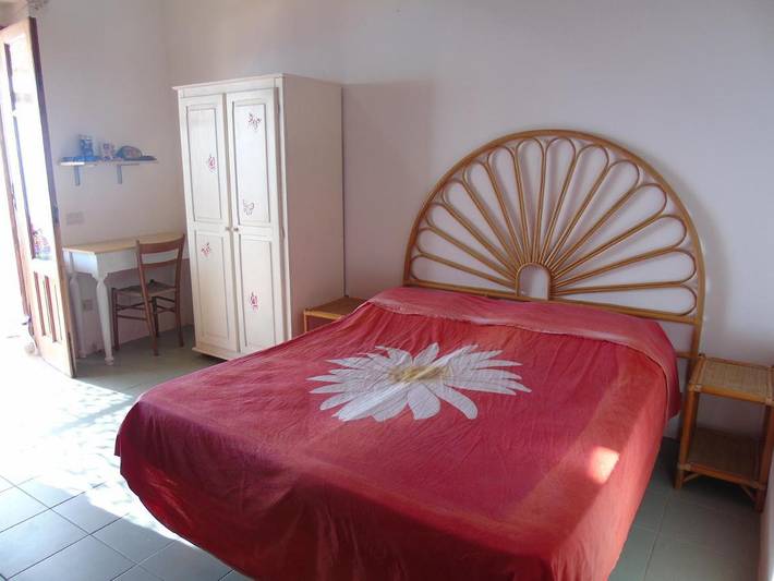 Gîte pour 4 personnes, avec Balcon et Terrasse ainsi que Jardin et Vue à Filicudi - 2