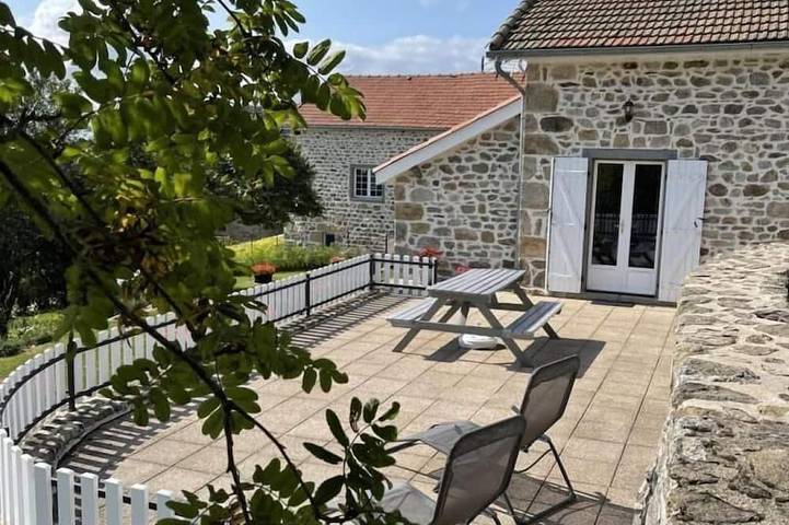 Location de vacances pour 4 personnes, avec jardin à Valcivières