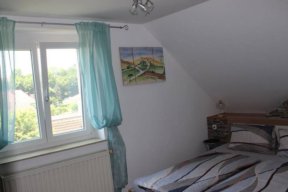 Ganze Wohnung, Dachgeschoss Ferienwohnung - Ferienwohnung Gaspar in Südoststeiermark, Halbenrain