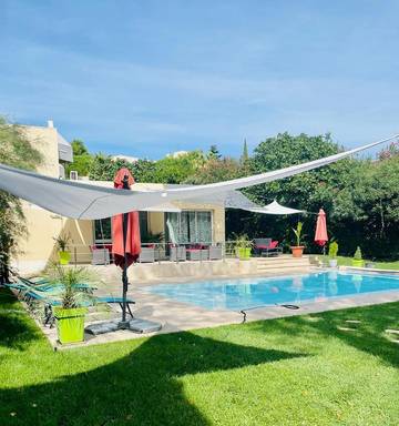 Hôtel pour 2 personnes, avec piscine et jardin à Nîmes