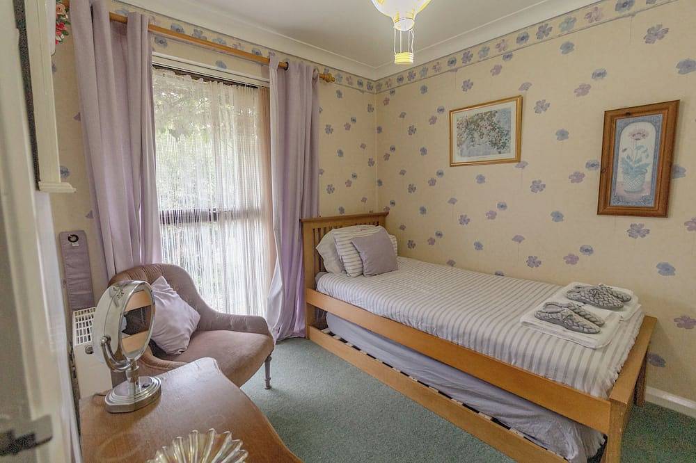 Palm Bay's Luxury Bungalow in Botany Bay, Kent