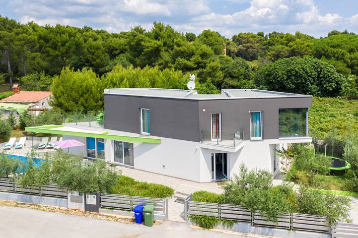 Villa für 10 Personen, mit Garten und Pool sowie Balkon in Medulin - 2
