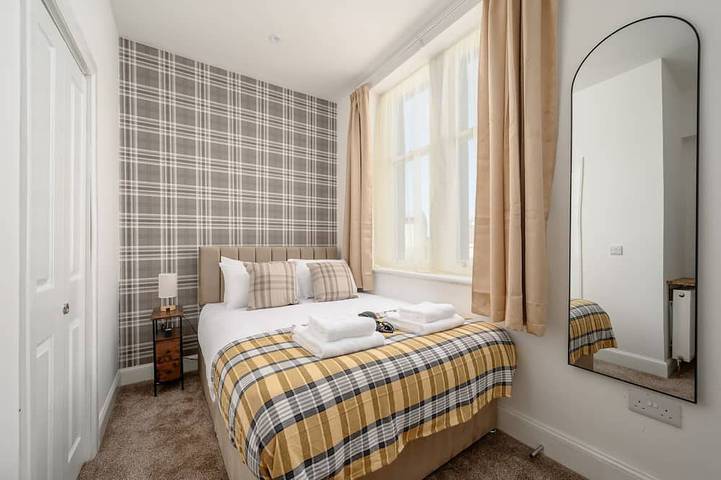 Bed and breakfast for 2 people in Edinburgh