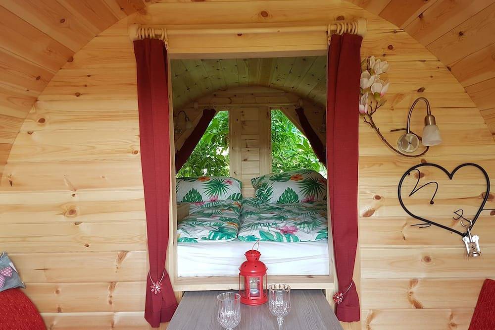 Campingfass \"Magnolia\" zwischen Stadt, Seen und Bergen in Glonn, Oberbayern