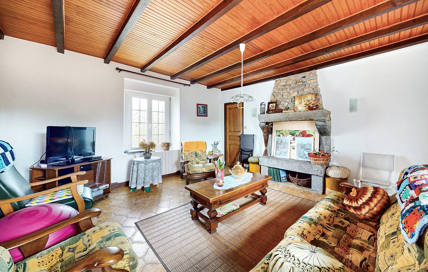 Appartement confortable à deux lits avec parking et WiFi in Plouagat, Région de Guingamp