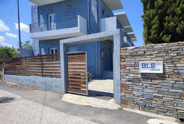 Appart’hôtel pour 2 personnes, avec Balcon et Terrasse ainsi que Jardin et Piscine