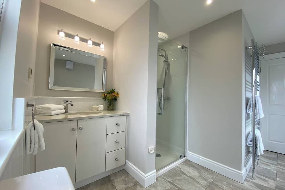 Spacious Luxury Retreat Sleeps 10 Perfect Northern Ireland Touring Base in Grafschaft Down