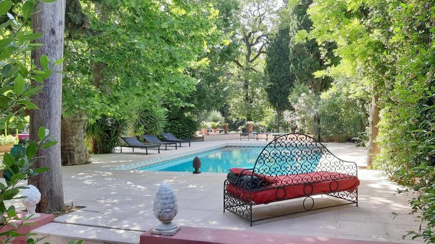 Location de vacances pour 15 personnes, avec piscine et vue ainsi que jardin et sauna, adapté aux familles à Marsillargues - 2