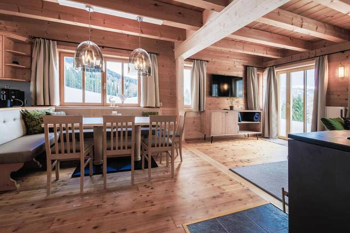 Ferienpark für 4 Personen, mit Balkon und Terrasse sowie Garten und Sauna im Salzburger Land