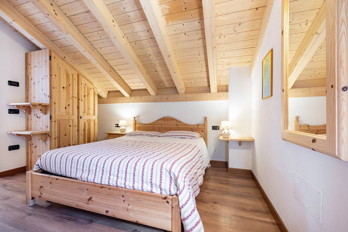 Zimmer 'Camera Matrimoniale' mit Bergblick, Gemeinschaftsgarten und Balkon in Ala, Trentino