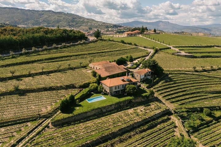 Chambre d’hôte pour 4 personnes, avec vue ainsi que piscine et jardin, animaux acceptés à Lamego - 2