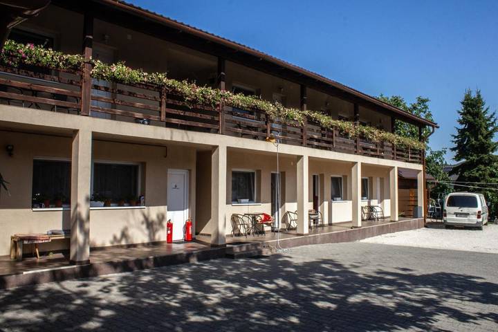 Chambre d’hôte pour 2 personnes, avec Balcon ainsi que Terrasse et Vue à Vecsés