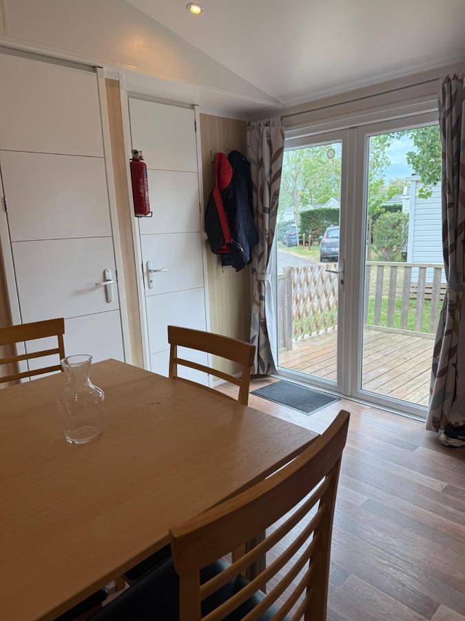Location de vacances pour 5 personnes, avec vue et bassin pour enfant ainsi que piscine et terrasse, animaux acceptés dans Plages des Cabanes de Fleury - 4