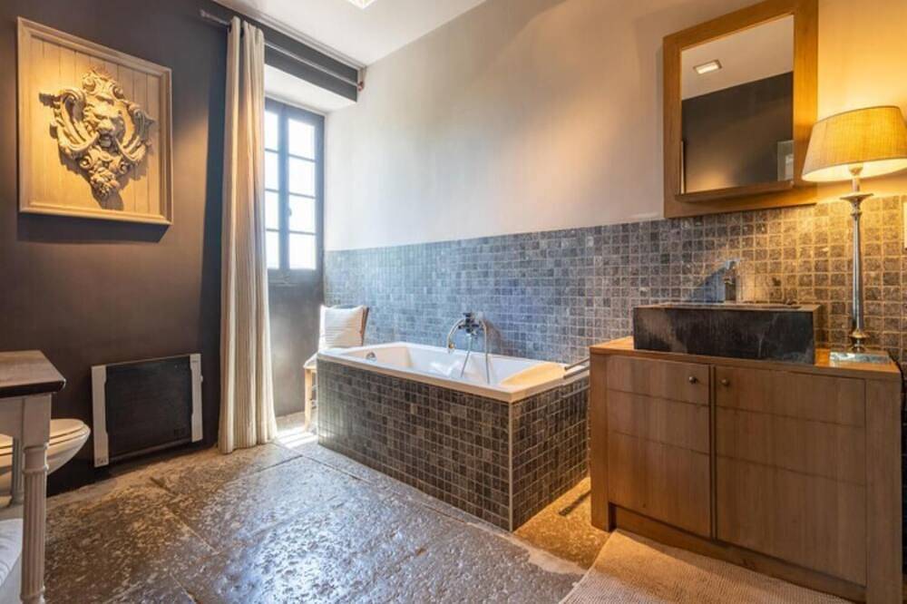 Beautiful former farmhouse with swimming pool in Labeaume, Ardèche