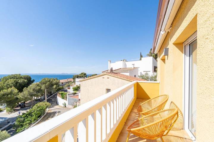 Casa de vacaciones para 4 personas, con vistas y terraza en Cataluña