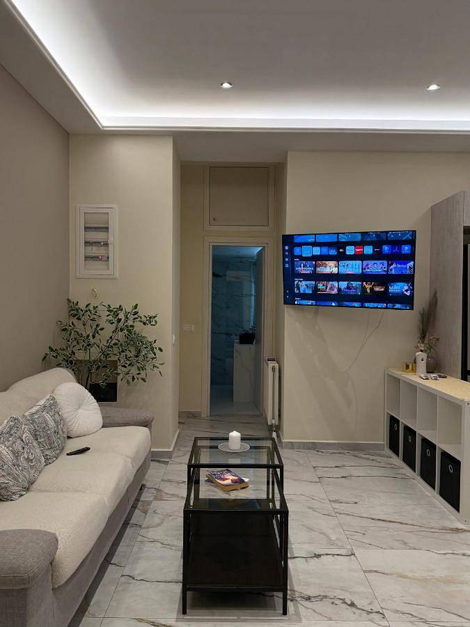 Ganze Wohnung, Two-Bedroom Apartment with Terrace in Athen, Süd-Athen