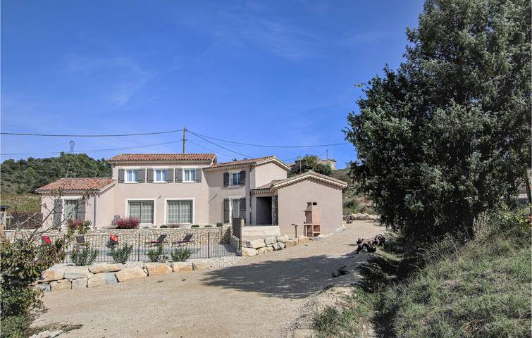 Location de vacances pour 14 personnes, avec terrasse ainsi que jardin et piscine, animaux acceptés à Saint-Thomé - 2