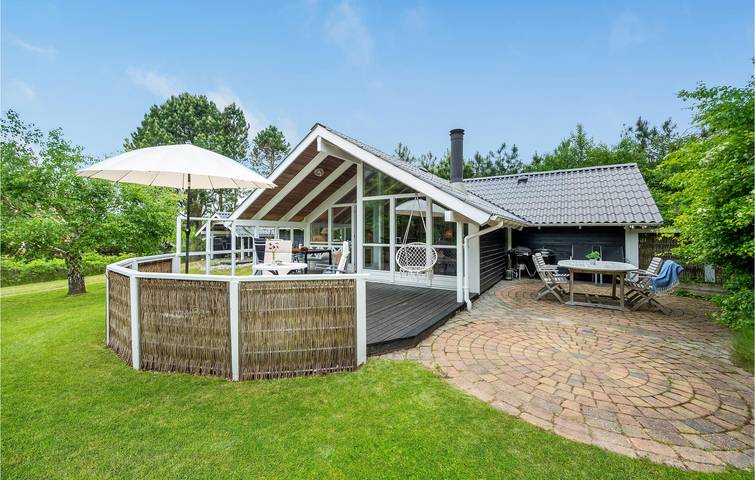 Ferieudlejning for 10 personer, med Terrasse og Jacuzzi samt Sauna i Grenaa