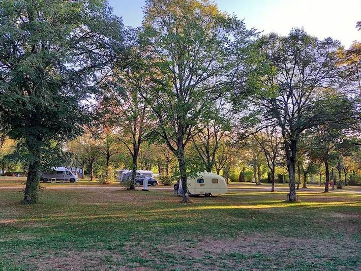 Camping pour 8 personnes, avec bassin pour enfant dans le Jura - 4