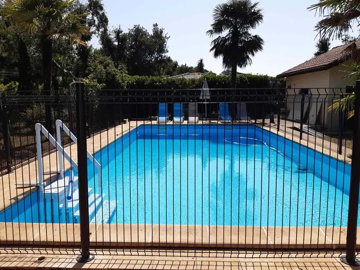 Casa de vacaciones para 6 personas, con vistas además de jardín y piscina - 1