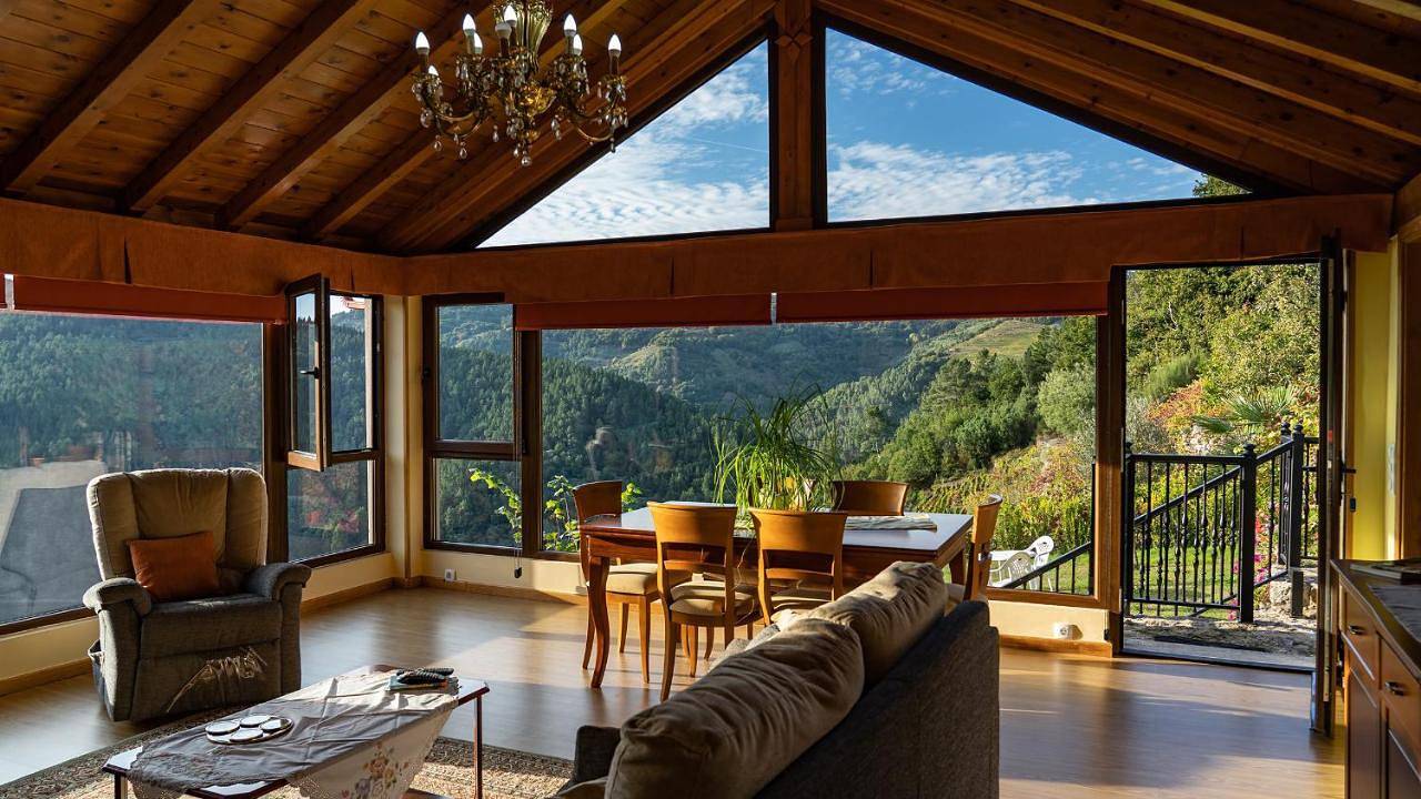 Four-Bedroom House in Saviñao, Reserva da Biosfera Ribeira Sacra e Serras do Oribio e Courel