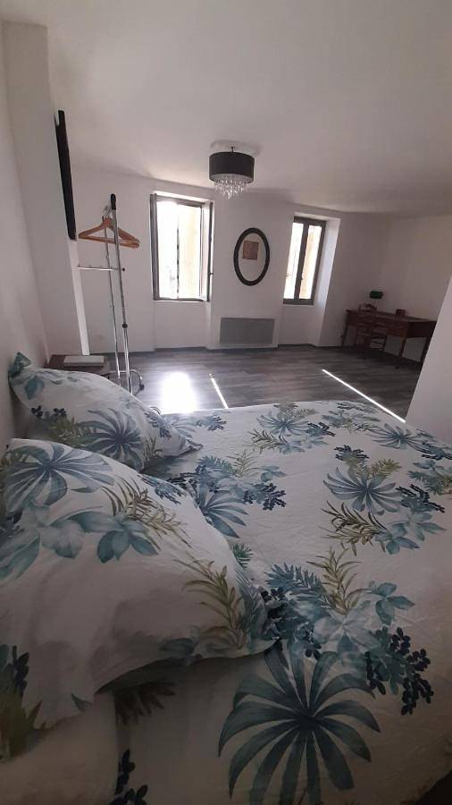 Maison d’hôte pour 6 personnes, avec Terrasse ainsi que Jardin et Vue dans Cartelègue