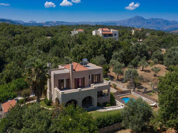 Ferienhaus für 8 Personen, mit Balkon und Garten sowie Pool, mit Haustier