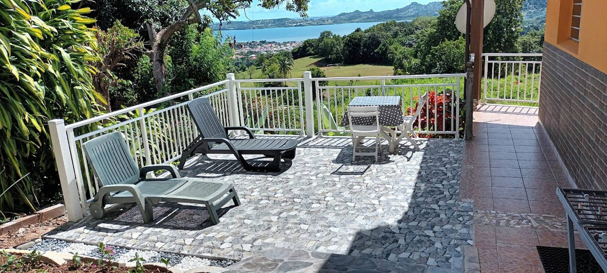 Entire apartment, Cozy Apartment with Sea View in Le Robert, Martinique