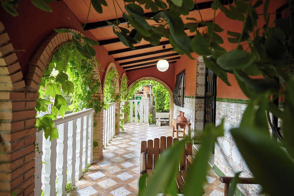 Country House 'Los Rosales' with Private Pool and Private Garden in La Iruela, Sierras de Cazorla and Segura Natural Park