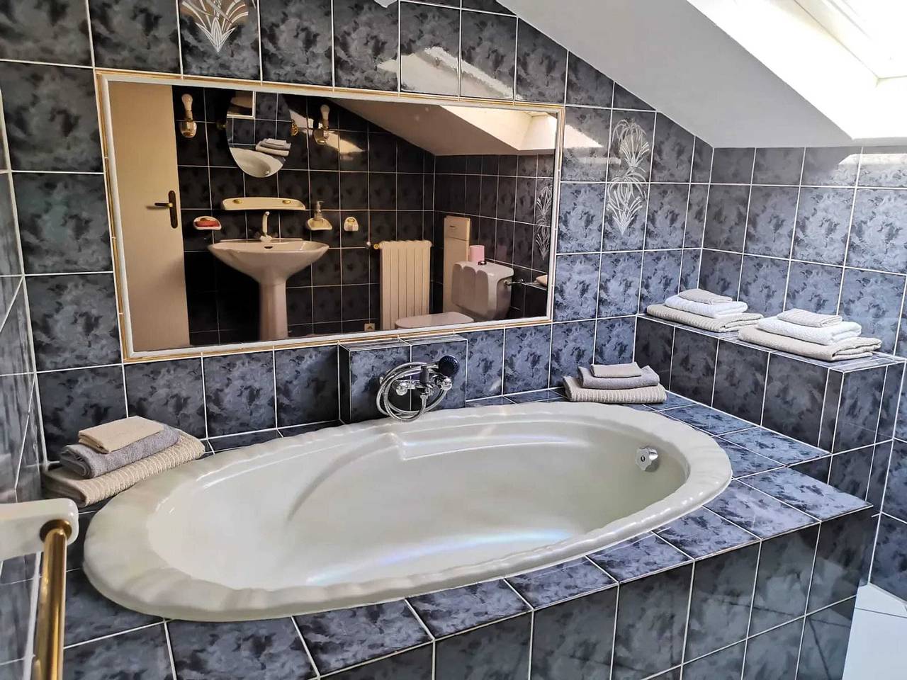 Appartement entier, Appartement Vue Mer à Bastia, terrasse et piscine privée. in Bastia, Cap Corse