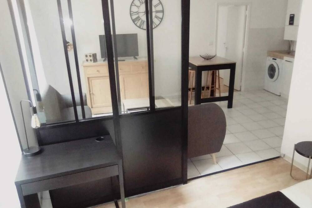 Entire apartment, Homerez - Modern Apartment in Rodez of 46 m² with Balcony in Rodez, Massif Central