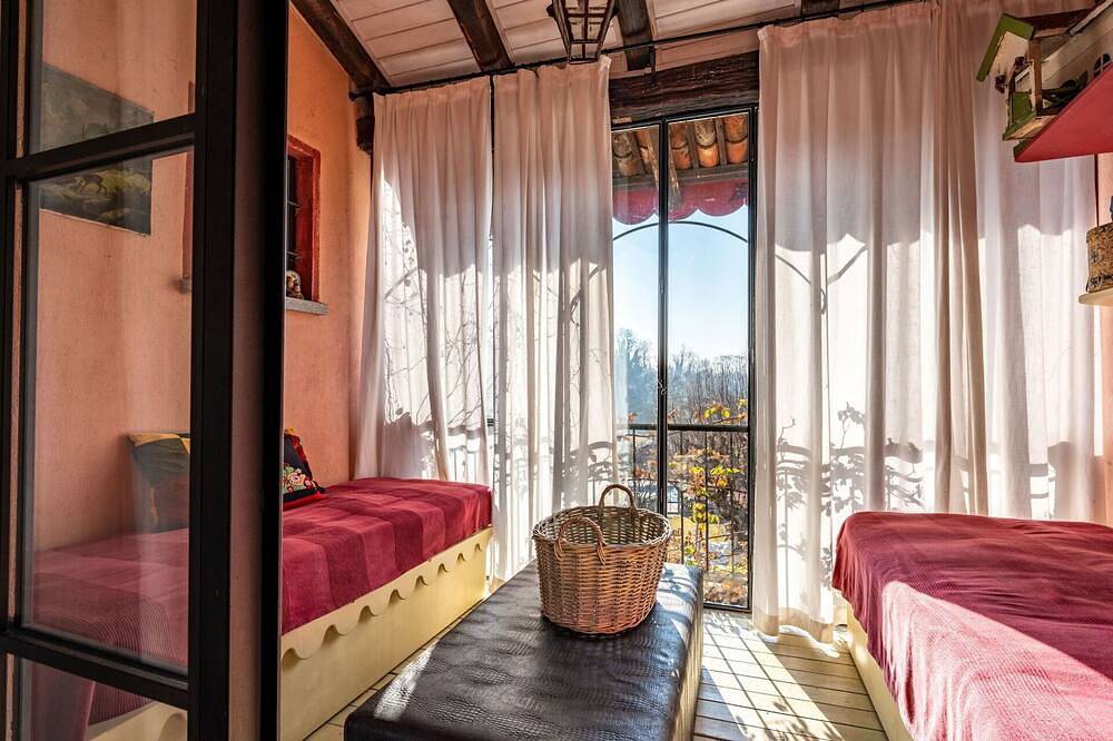Estupenda casa de vacaciones privada con piscina privada, A/C, Wifi, Tv, patio y aparcamiento in Moncalieri, Provincia de Torino