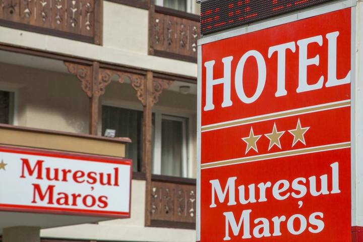 Hôtel pour 3 personnes, avec Balcon et Jacuzzi ainsi que Terrasse et Piscine