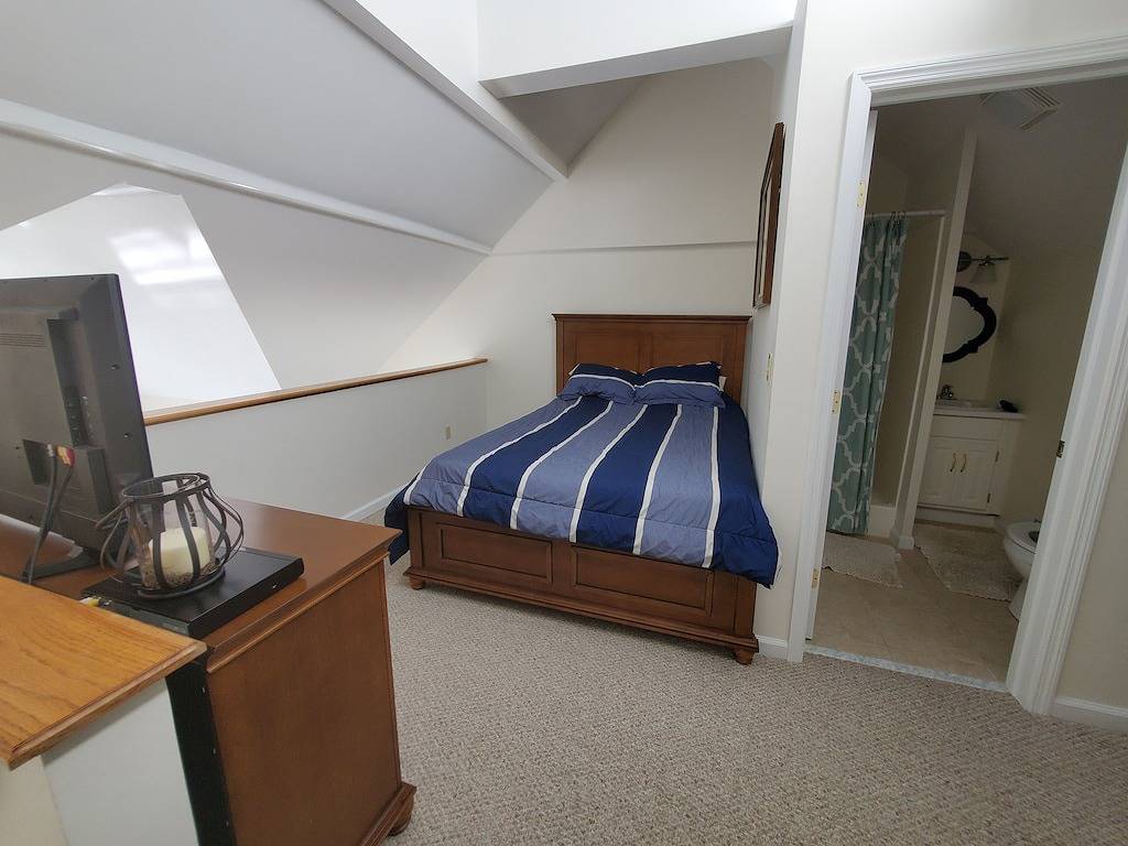 Townhouse on water with boathouse! in Alexandria Bay, Jefferson County (NY)