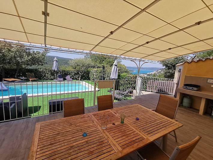 Gîte pour 6 personnes, avec Terrasse et Jardin ainsi que Piscine et Vue