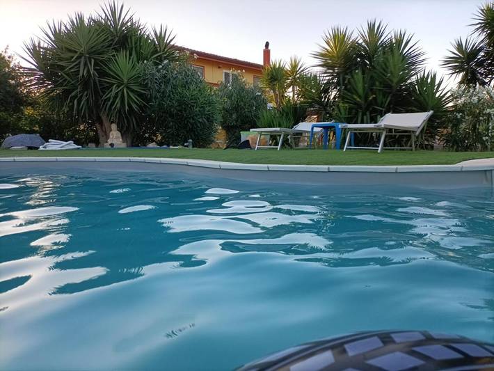 Chambre d’hôte pour 3 personnes, avec Terrasse et Jardin ainsi que Bassin pour enfant et Piscine