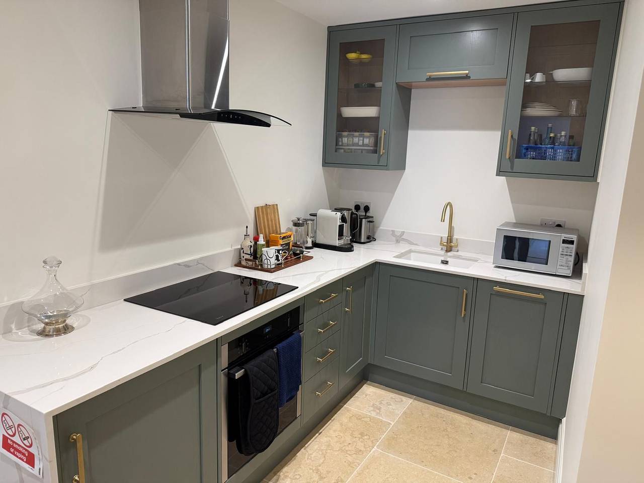 Entire holiday apartment, Central Oxford Studio 101 with Parking in Oxford, Oxfordshire