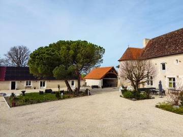 Gîte pour 2 personnes, avec jardin et terrasse ainsi que piscine et bassin pour enfant dans Douadic