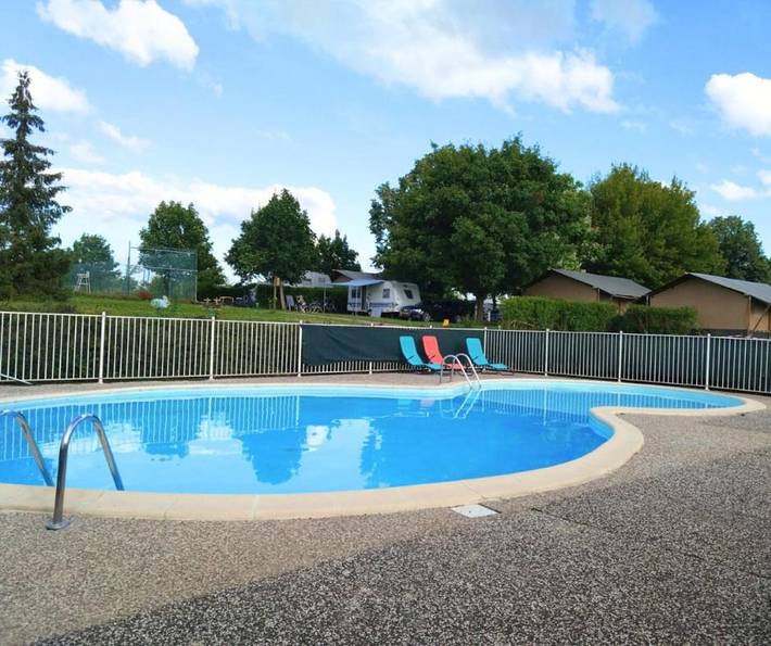 Tente pour 4 personnes, avec Terrasse et Piscine