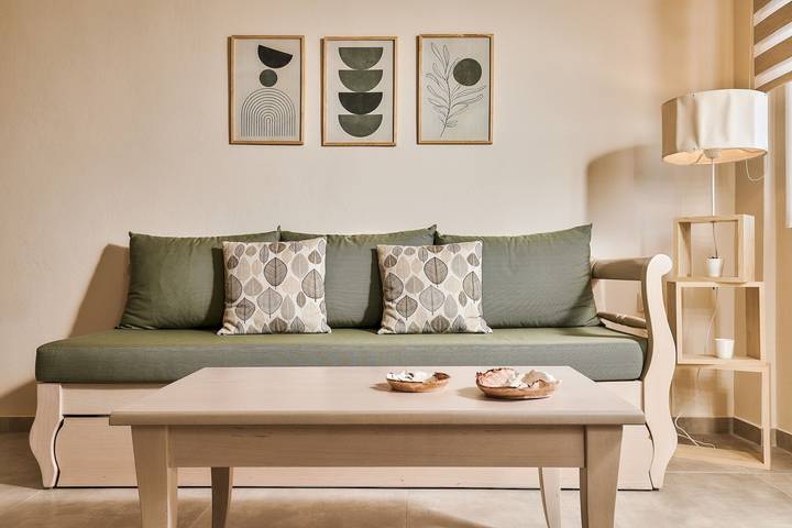 Entire apartment, Cozy pool front apartment with sea view (Elia) – Ru in Lygaria, Αχλάδα