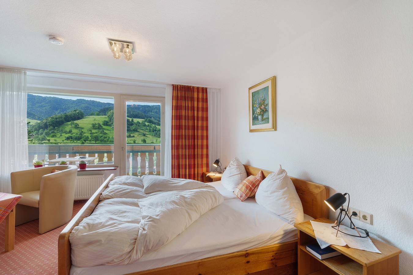 Ganze Wohnung, Ferienwohnung 'Panoramazimmer 11' mit Bergblick, Gemeinschaftsterrasse und Wi-Fi in Glottertal, Südschwarzwald