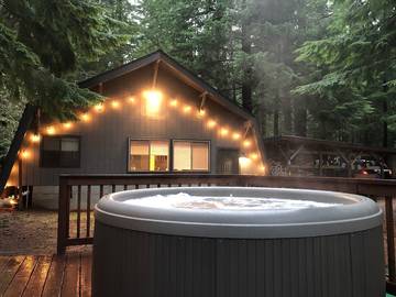 Glamping for 2 Guests in Cascade Range, Washington, Picture 2