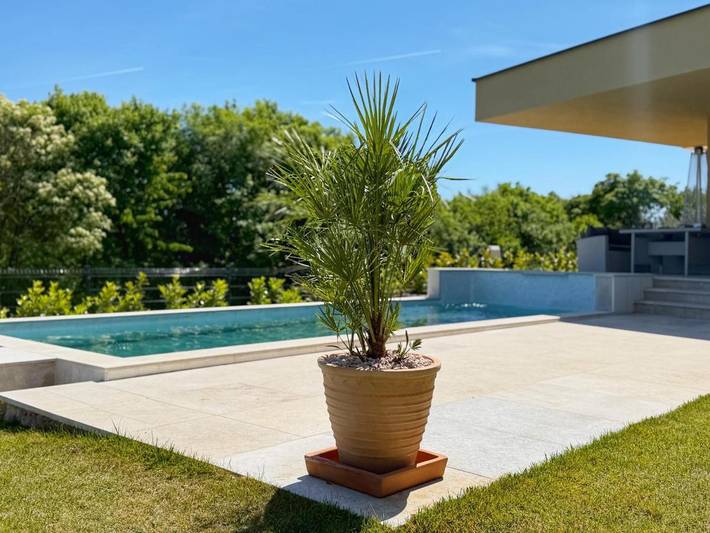 Location de vacances pour 6 personnes, avec terrasse ainsi que piscine et vue à Tinjan - 4